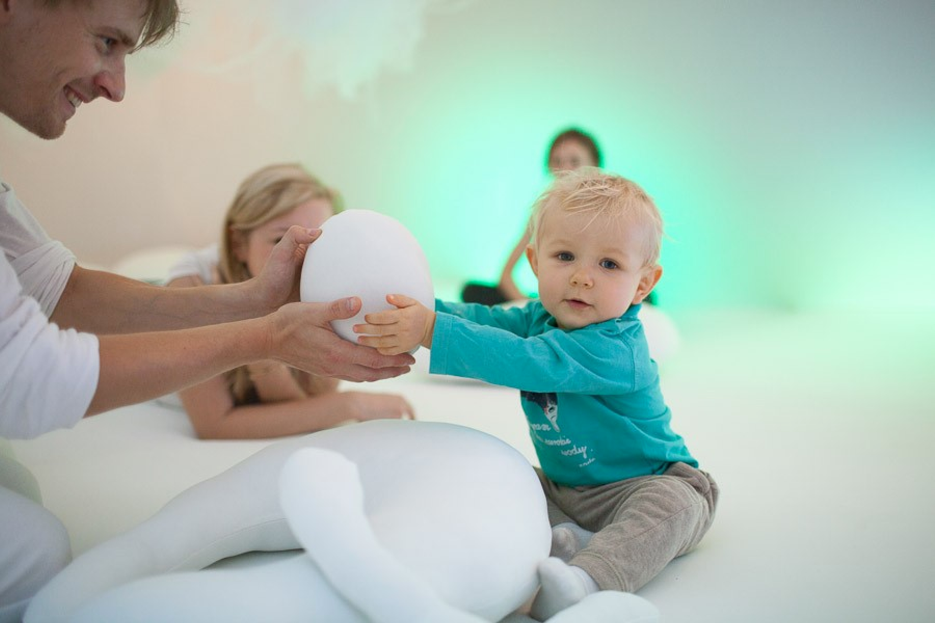 Frå førestillinga «Baby Space» av Åben Dans, Danmark. Foto: JWittchen